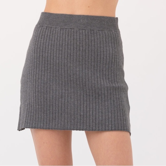 SUNDAYS Platinum Cali Sweater + Stuart Skirt Knit Matching Set - Picture 4 of 8